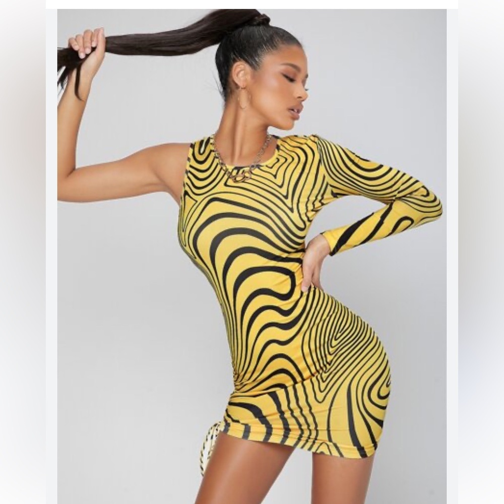 So Real One-Shoulder Yellow and Black Game Mini Dress